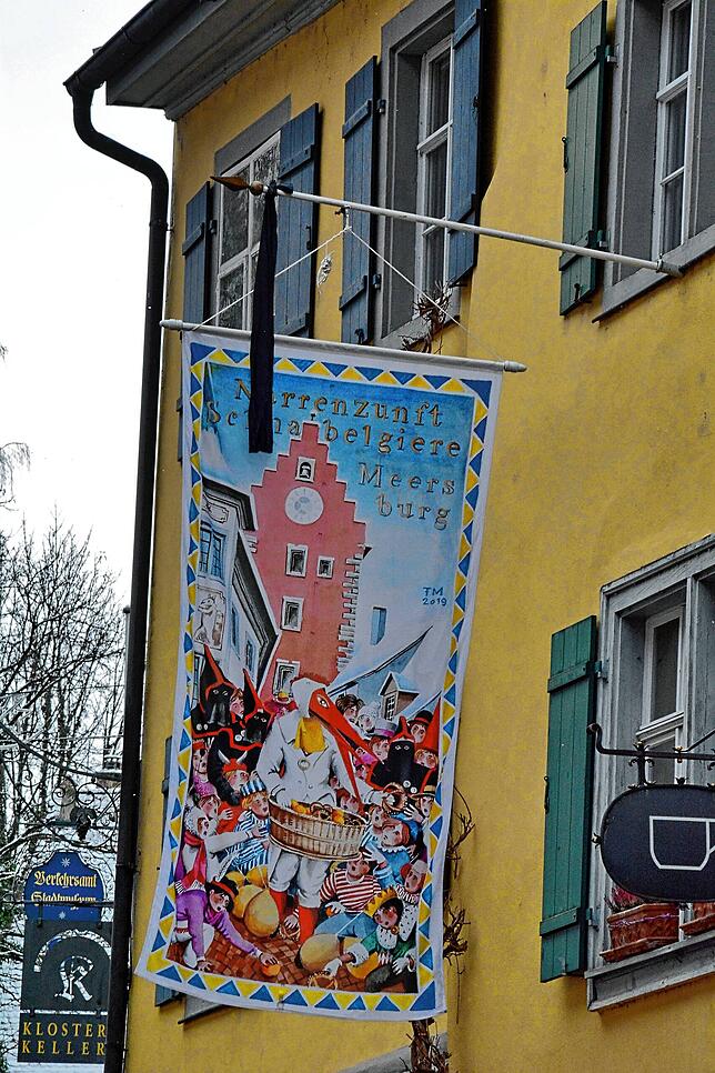 Wie bereits 2020 hat Ehrenzunftmeister Peter Schmidt seine Schnabelgiere-Fahne wegen der erneut eingeschränkten Fasnet mit einem ...