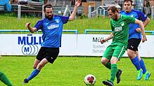 Hochspannung: Alasdair Doo (links) und der FV Degerfelden stehen beim FSV Rheinfelden II unter Druck. Wollen die Degerfelder noch in die ...