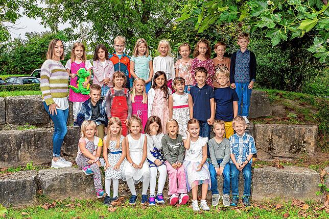 Klasse 1b: Die Erstklässler mit ihrer Klassenlehrerin Vera Notheis