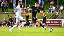 Unglücklich: Sandro Knab (rechts) vom SV 08 Laufenburg traf im Spiel gegen den FC Wolfenweiler-Schallstadt zweimal nur den Pfosten. ...