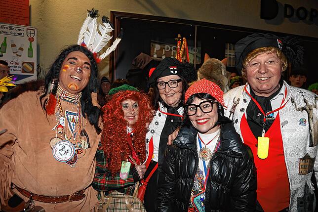 Bild 20: So glückselig wird am Rosenmontag in Konstanz weitergefeiert