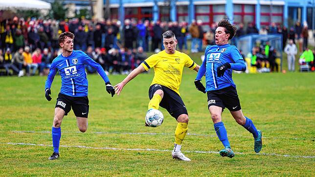 Der Bezirksliga-Meister FC Öhningen-Gaienhofen um Felix Wäschle (Mitte) kam in der vergangenen Saison ins Viertelfinale des südbadischen ...