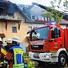 Feuerwehreinsatz beim Brand des Mehrfamilienhauses in Rickenbach im April 2024.