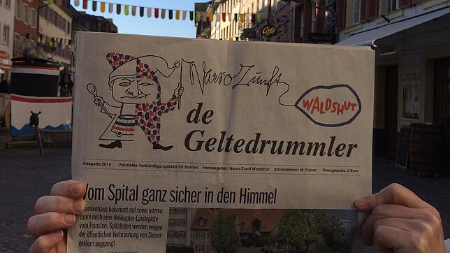 Die Waldshuter Kaiserstraße bildet schon die richtige Kulisse für den Verkauf des "Geltedrummler". Die Narro-Zunft Waldshut bietet ihre ...