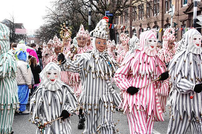 Bild 36: Sonne für die Narren: Großer Fasnet-Umzug begeistert in Singen!