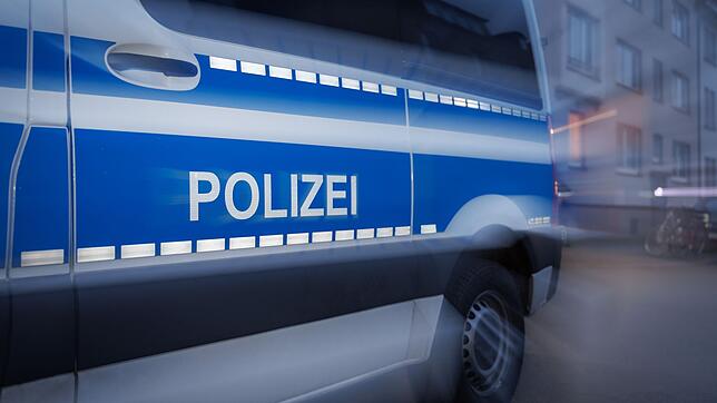 Die Polizei sucht nach dem Radfahrer, der eine Fußgängerin angegriffen haben soll. (Symbolbild)