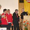 Landrätin Stefanie Bürkle (rechts) überreichte zusammen mit Klaus Remensperger (von links), Sprecher der Volksbanken und ...