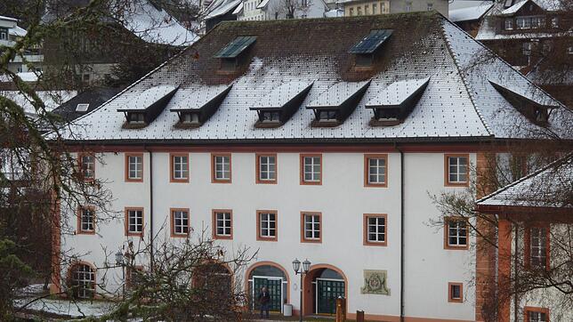 Im Haus des Gastes in St. Blasien ist zur Zeit Glaskunst aus dem originalen Dom ausgestellt.