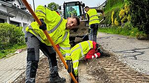 Unser Foto zeigt die Tiefbauarbeiten zur Verlegung des Glasfasernetzes in der Gemeinde Höchenschwand Mitte 2023. Im Haushaltsplan sind ...