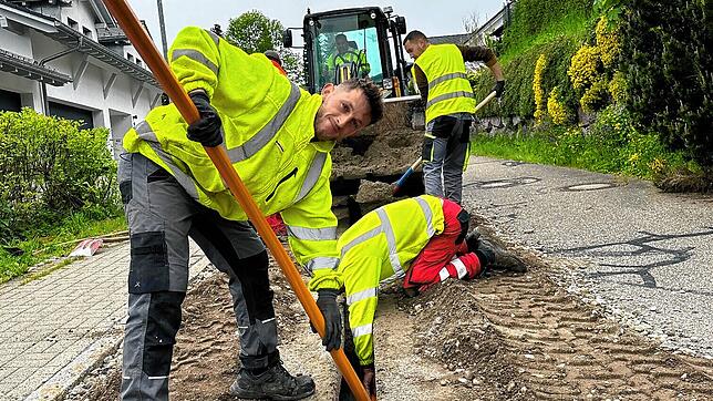 Unser Foto zeigt die Tiefbauarbeiten zur Verlegung des Glasfasernetzes in der Gemeinde Höchenschwand Mitte 2023. Im Haushaltsplan sind ...