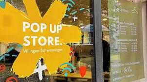 Das Pop-Up-Logo macht auf die Geschäfte aufmerksam. Foto: Hannelore Seibel