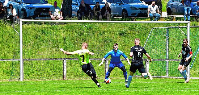 Bild 2: SV Eschbach siegt 3:0 bei Spitzenreiter SG FC Wehr/Brennet II – und wir haben Fotos!