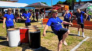 Zum Höhepunkt des Gailinger Sportfestes wurde erneut der Footpong-Wettbewerb: Was klingt wie ein verrückter Mix aus Bierpong und ...