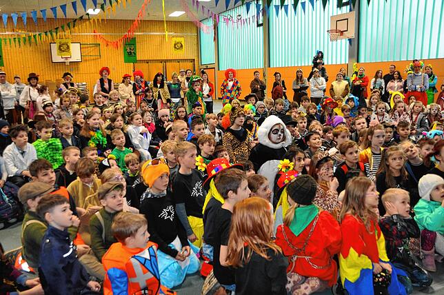 Bild 16: Fasnacht in Leimbach: Grundschüler befreit! Die schönsten Bilder der Narrenaktion im Überblick
