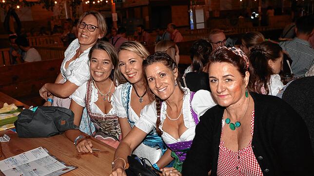 Bild 5: Fassanstich beim Deutsch-Schweizer Oktoberfest