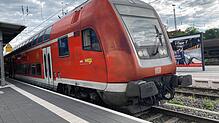 Ein Regionalexpress der Schwarzwaldbahn steht abfahrtbereit im Bahnhof Villingen Schwenningen. Was wäre, wenn er da einfach stehen bliebe?