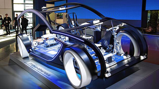 Eine Studie von ZF ist vor Beginn der Internationalen Automobil-Ausstellung (IAA Mobility) am Messestand von ZF zu sehen. Alternative ...