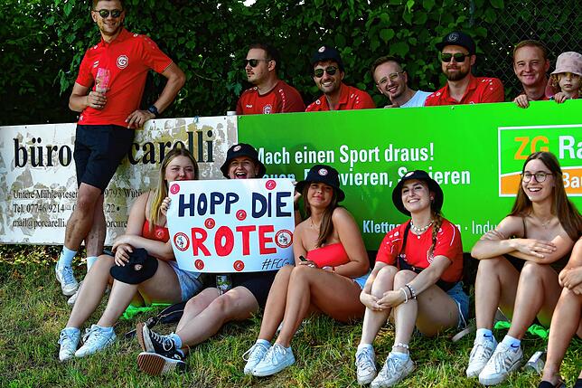Glaube versetzt Berge: Die Fans des FC Grießen strahlten Zuversicht aus.