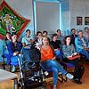 Zahlreiche Erzieherinnen, Elternvertreter und Zuhörerinnen verfolgen die Debatte um die Entwicklung in den Stettener Kindergärten und um ...