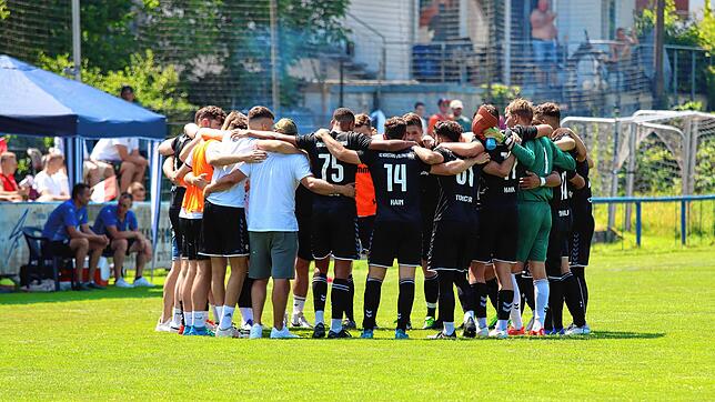 Die Mannschaft des SC Konstanz-Wollmatingen schwört sich auf eine schwere Aufgabe ein. Es kommt der Verbandsliga-Absteiger und ...