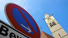Im Bereich des Münsterplatzes fielen zwei junge Männer unangenehm auf. Sie pöbelten Passanten an. Das Bild ist ein Symbolfoto.