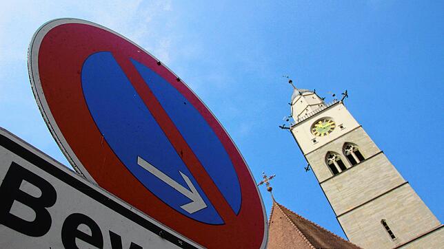 Im Bereich des Münsterplatzes fielen zwei junge Männer unangenehm auf. Sie pöbelten Passanten an. Das Bild ist ein Symbolfoto.