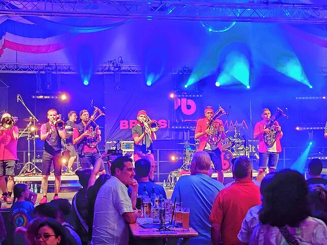Bild 18: Chilbi 2024: Gute Laune beim Brassabend mit Brasstastisch und Brasslufthamma