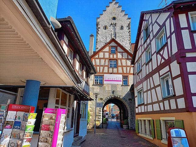 Urlaubsziel fernab des Sees: Die Altstadt von Markdorf lockt mit Fachwerk und verwinkelten Gässchen. Die Gehrenbergregion habe generell ...