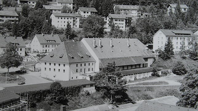 Der Alte Meierhof stand bis zu seinem Abriss 1989 an der Stelle des heutigen Busbahnhofs.