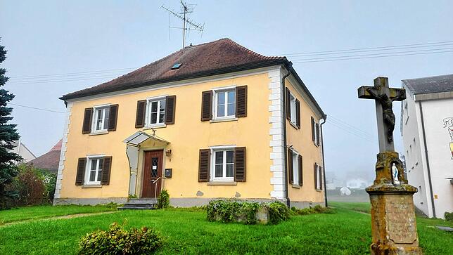 Das Pfarrhaus in Aach-Linz steht leer, es ist aber aktuell nicht bewohnbar und muss komplett renoviert werden.