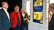 Die neu konzipierte Ausstellung im Thüga-Energieraum des Museums MAC 2 in Singen wird vorgestellt (von links): Markus Spitz, Hermann ...