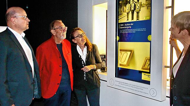 Die neu konzipierte Ausstellung im Thüga-Energieraum des Museums MAC 2 in Singen wird vorgestellt (von links): Markus Spitz, Hermann ...