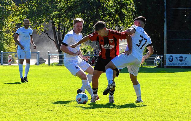 Bild 3: FC Überlingen unterliegt FC Pfaffenweiler mit 0:2. Wir waren mit der Kamera dabei!