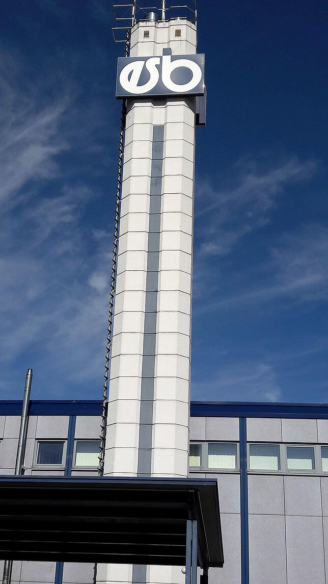 Wahrzeichen der Energieversorgung Südbaar mit Sitz in Blumberg ist der Turm mit der Logo.