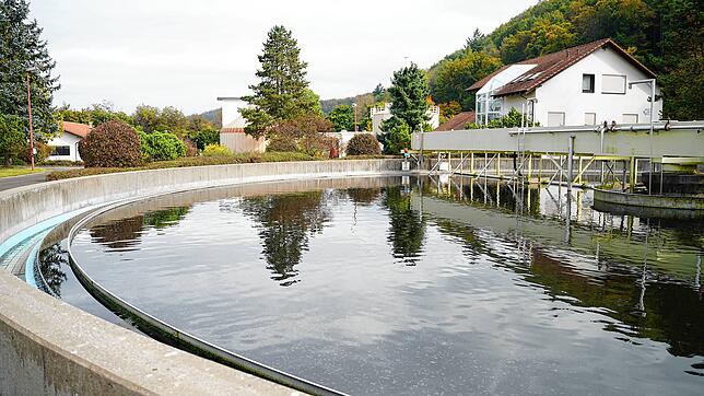 Die Kläranlage Tiengen hat die 100-Millionen-Kubikmeter-Marke an gereinigtem Wasser überschritten. Der Schluchsee hat etwa 108 Millionen ...