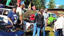 Viel zu sehen und regen Austausch gab es für Oldtimer-Freunde am Sonntag in Hasel.