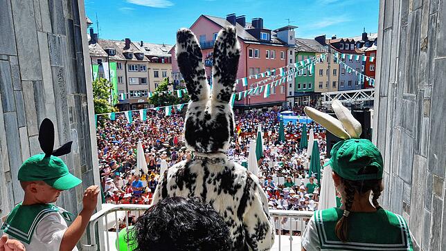 Der Seehas blickt auf den Adenauerplatz im Jahr 2023.
