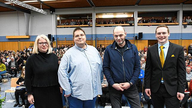 Kommunale Kandidatenvorstellung zur Bürgermeisterwahl 2023 in der Randenhalle in Tengen (von links): Katja Wosiewicz, Markus ...