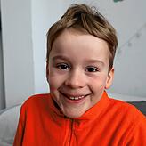 „In der Schule mag ich es mehr. Da sieht man seine Freunde und kann in der Pause mit ihnen spielen“, sagt der sechsjährige ...