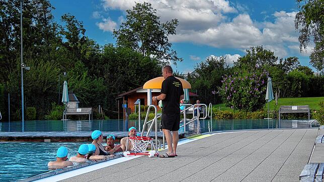 Einmal wöchentlich heißt es für die Schwimmer: Ab ins Klettgau-Bad, um für die Nationalen Spiele in Berlin 2022 zu trainieren. Doch ...