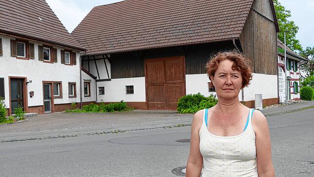 Hier in Worblingen sollen 13 Wohnungen entstehen, doch die Nachbarin Susanne Breyer möchte den Abriss dieses Anwesens verhindern.