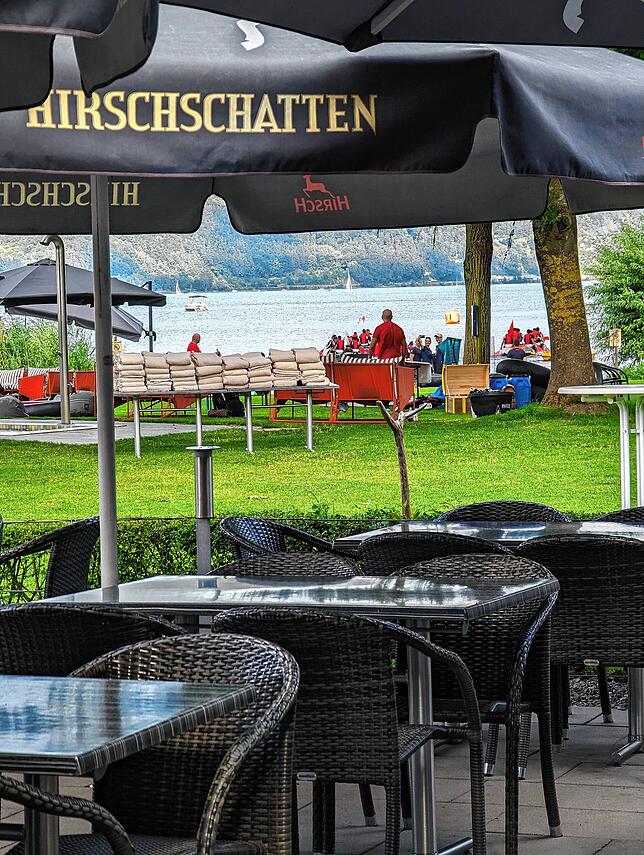 Bild 11: Der FC Liverpool entspannt im Strandbad Bodman