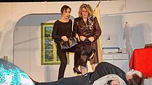 Noch herrscht Trauer um den angeblichen Tod des Lackfabrikanten: Jasminka Wenzinger, Walburga Koßbiel und Lukas Dieterle sind die ...