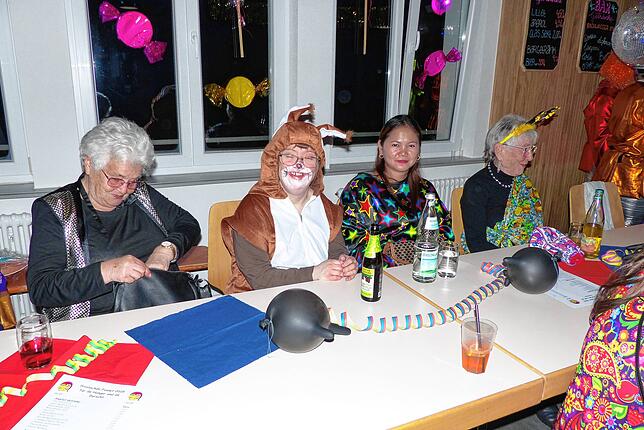 Bild 15: Wiiberfasnet 2025: Die besten Bilder der Hü-Ri-Frauen in Hürrlingen – Ein aufregendes Spektakel!