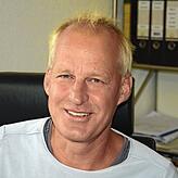 Ulrich Henkel von der Firma Helo-Electronic in Wallbach fühlt sich vom Durchgangsverkehr in der dortigen Hauptstraße nicht gestört.
