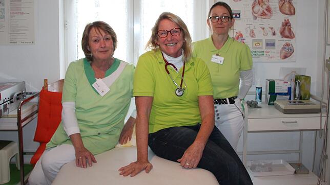 Das Team von Hausärztin Sandra Schuh aus Eggingen (von links): die Medizinische Fachangestellte Silvia Ilg, Sandra Schuh und die ...