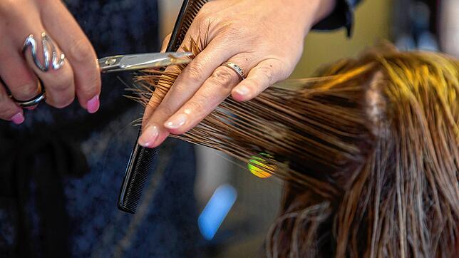 In Deutschland gibt es derzeit 80.616 Frisörbetriebe &ndash; vom Einmannbetrieb bis zum Salon mit zehn und zwölf Mitarbeitern. 88,5 ...