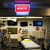 Eine Überlastung der Krankenhäuser soll vermieden werden. Doch die Schweiz will keine Einschränkungen mehr &ndash; vielmehr soll der ...