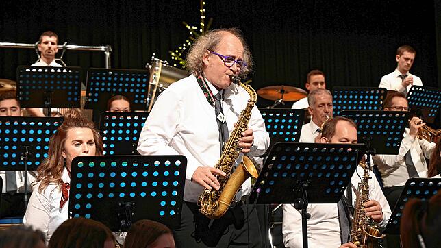 Rauschenden Beifall erhielt Heiko Probst nach seinem mitreißenden Solovortrag mit dem Altsaxophon.