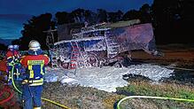 Beinahe 100 Mal musste die Gottmadinger Feuerwehr zum Einsatz ausrücken &ndash; wie hier beim Löscheinsatz eines brennenden Mähdreschers ...